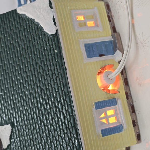 Vintage 1988 Snow Village North Creek Cottage Illuiminated Tested Figurine - Picture 10 of 15